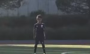 ‘Cha nào con nấy’: Cristiano Ronaldo Jnr khoe tài năng sút phạt giỏi như bố