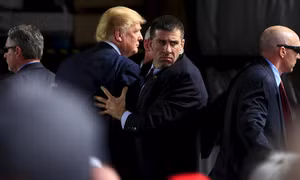 Điều tra nhân viên Nhà Trắng ‘tiếp xúc’ phụ nữ khi tháp tùng Tổng thống Trump