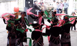 Mùa giao duyên của trai gái Lự