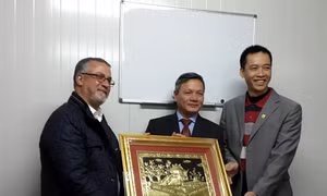 Đại sứ quán Việt Nam tại Lào và Algeria chúc Tết bà con và cán bộ dầu khí