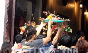 Quan ngại vấn đề văn minh nơi thờ tự tại Hà Nội 
