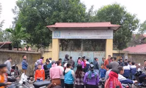 Vụ đổ lan can tại Trường Tiểu học xã Văn Môn: Khẩn trương ổn định công tác dạy và học