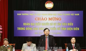 Người có uy tín trong đồng bào dân tộc là cấu nối giữa cấp ủy Đảng, chính quyền với nhân dân 