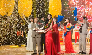 Á hậu Hà Thu đăng quang Tình Bolero phiên bản Nghệ sĩ 2017