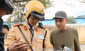 Xe bị gãy gương chiếu hậu, xử phạt có đúng không?