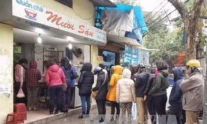 Nhiều mặt hàng 'hút khách' trong ngày Rằm tháng Giêng