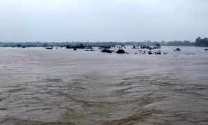 Lũ trở lại khiến nhiều xã, huyện của Bình Định bị chia cắt 