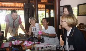 Nghệ nhân thổi hồn cho hoa giấy Thanh Tiên