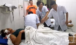 Quảng Ninh: Thang máy đứt cáp, 7 người bị thương 