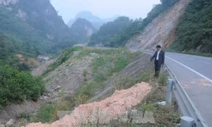 Phát hiện vụ đổ trộm chất thải công nghiệp tại huyện Chợ Mới, Bắc Kạn 