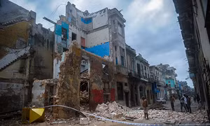 Siêu bão Irma cày nát phía Bắc Cuba, nhăm nhe tấn công Florida