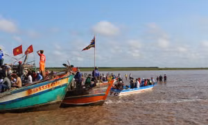 Chìm tàu tại Gành Hào do chở quá tải, nhiều người thương vong 