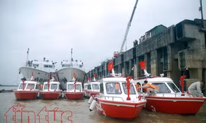 Bộ Công an đưa vào sử dụng 10 ca nô chữa cháy, cứu nạn cứu hộ