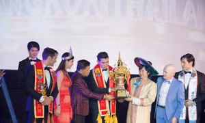 Ngọc Tình đăng quang ngôi vị Nam vương cuộc thi Nam vương Quốc tế 2017