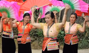 Nét đẹp áo Cóm của phụ nữ dân tộc Thái