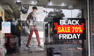 Chạy đua hút khách mua hàng, giảm giá khủng 50% ngày Black Friday