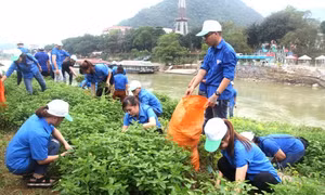 Mít tinh hưởng ứng chiến dịch 'Làm cho thế giới sạch hơn' năm 2017 