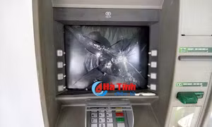 'Phê' ma túy đá, đập phá 2 cây ATM