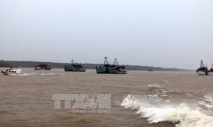 Bão số 16 đang yếu dần, Nam Bộ mưa to, miền Trung lũ lên báo động 3
