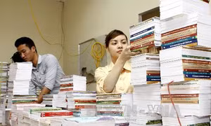 Đắk Nông cấp phát miễn phí sách, vở cho học sinh dân tộc thiểu số 