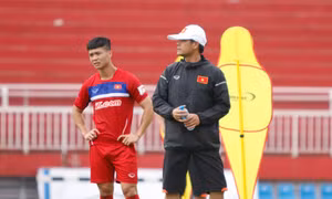 Hữu Thắng 'mài gươm báu' cho tuyển Việt Nam