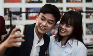 'Chí Phèo' Bùi Công Nam sáng bừng trước đêm chung kết Sing My Song