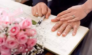 Không cho nhập hộ khẩu vì chưa tổ chức đám cưới dù đã đăng ký kết hôn có đúng không?