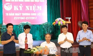 TTXVN thăm, tặng quà thương, bệnh binh Trung tâm Điều dưỡng thương binh Thuận Thành