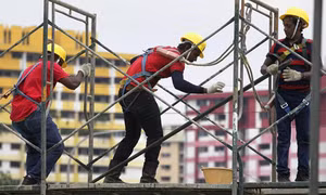 Lao động nước ngoài tại Singapore được tăng mức bồi thường bảo hiểm
