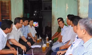 Vụ chìm tàu trên sông Gành Hào: Ủy ban An toàn giao thông Quốc gia thăm gia đình nạn nhân