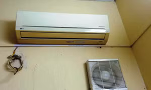 Lắp điều hòa ở phòng kín có phải lắp quạt thông gió chống ngạt?