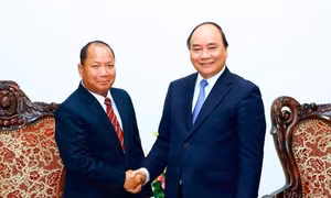 Thủ tướng Nguyễn Xuân Phúc tiếp Bộ trưởng An ninh Lào