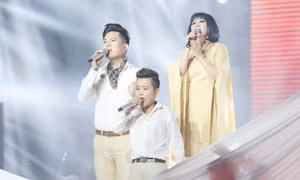 The Voice 2017: Anh Tú hát 'Cát bụi' cùng nữ ca sĩ Cẩm Vân và Nhật Minh