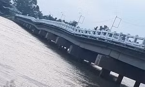 Quảng Nam: Sụt lún gần nửa mét, cầu Hà Tân dễ đổ sập trong gang tấc