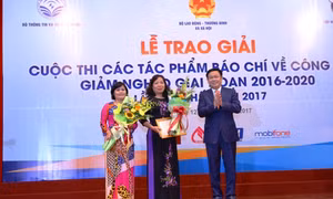 Lần đầu tiên trao giải báo chí về công tác xóa đói giảm nghèo