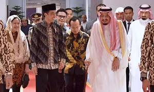 Tới Bali nghỉ, Vua Saudi Arabia chi bộn tiền mua 6 tấn hàng hóa