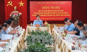 Bộ Chính trị ban hành khung tiêu chuẩn chức danh, tiêu chí đánh giá cán bộ 