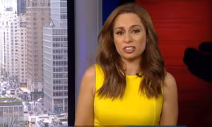 MC của Fox News buột miệng nói tiếng Nga chỉ trích ông Trump