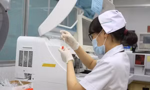 Nỗi lo thiết bị y tế cũ tuồn vào bệnh viện 