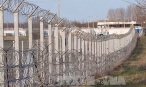 Hungary hoàn tất hàng rào "thông minh" ngăn người nhập cư