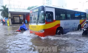 Mưa dông trên cả nước, Hà Nội nguy cơ tiếp tục ngập úng
