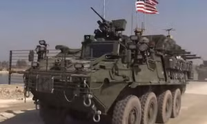 Đoàn xe thiết giáp 8 bánh của Mỹ rầm rập trên đường Syria
