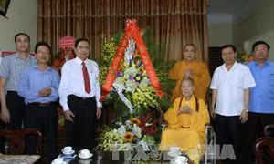 Lãnh đạo Mặt trận Tổ quốc Việt Nam chúc mừng Phó Pháp chủ Giáo hội Phật giáo Việt Nam nhân đại lễ Phật đản
