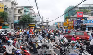 Cận Tết, giá giữ xe vô tư 'nhảy múa'