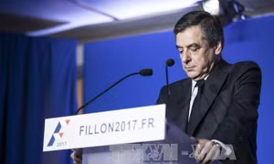 Ứng viên Tổng thống Pháp Fillon đối mặt cáo buộc dùng giấy tờ giả