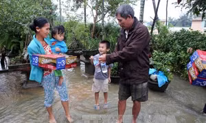 Chăm lo Tết cho người dân vùng rốn lũ Quảng Ngãi