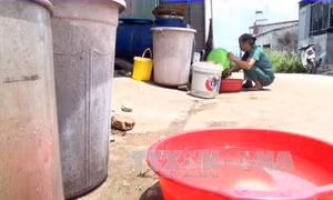 Kon Tum: Hàng ngàn hộ dân thiếu nước sinh hoạt, dịch vụ bán nước sạch đắt khách
