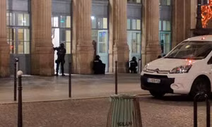 Ga tàu ở Paris mở cửa lại sau cảnh báo an ninh 