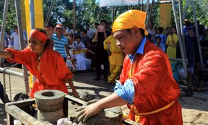 Đúc súng thần công dâng Hoàng đế Quang Trung