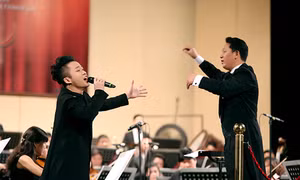  Tùng Dương thăng hoa khi hát rock cùng giao hưởng